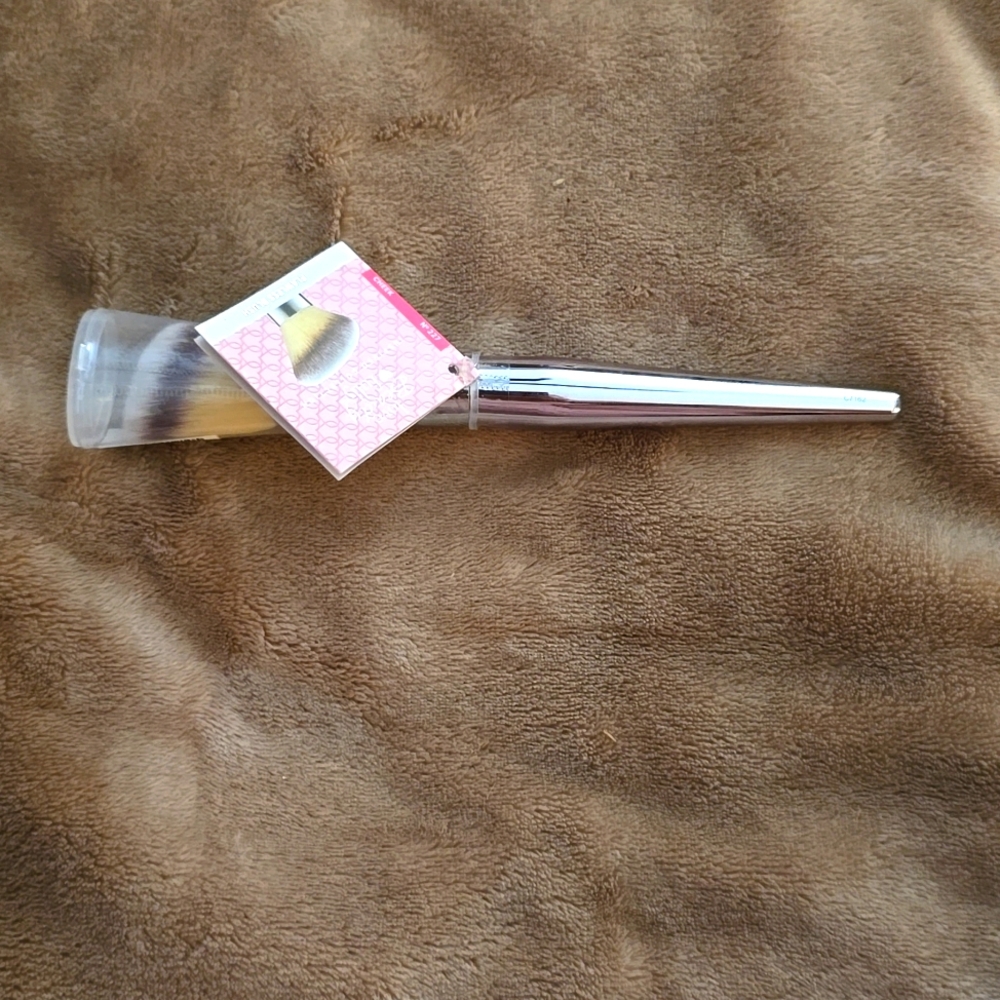 It Cosmetics Love Beauty Fully Flawless Blush Brush - Picture 6 of 6